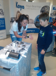 Děti roztáčely naše ložiska na Noci vědců v Olomouci